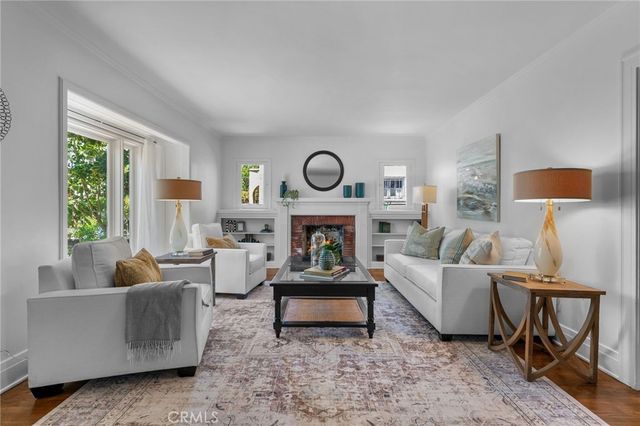 1106 S Victoria Avenue, Los Angeles, CA 90019