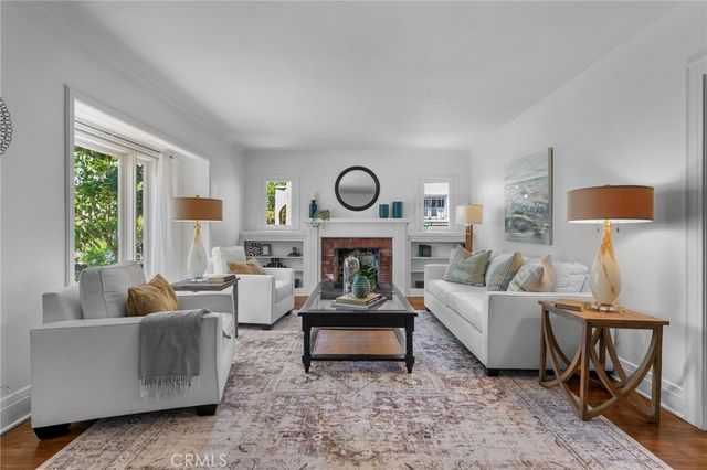 1106 S Victoria Avenue, Los Angeles, CA 90019