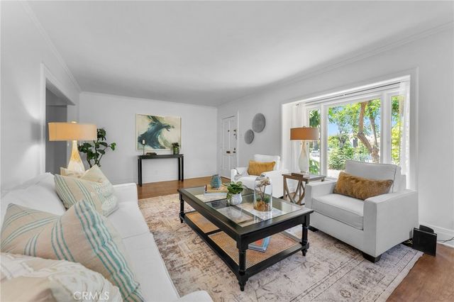 1106 S Victoria Avenue, Los Angeles, CA 90019