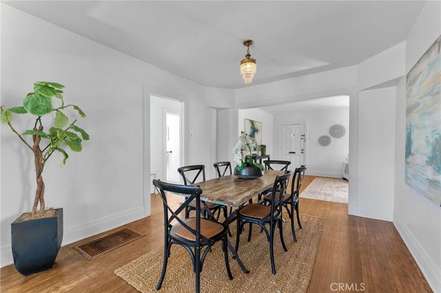 1106 S Victoria Avenue, Los Angeles, CA 90019