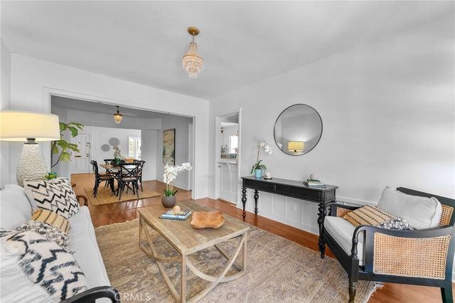 1106 S Victoria Avenue, Los Angeles, CA 90019