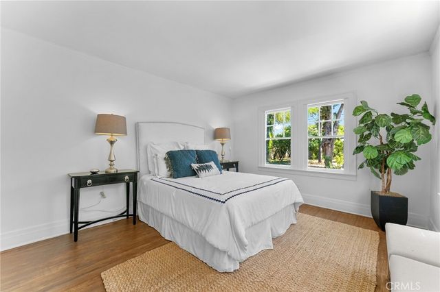 1106 S Victoria Avenue, Los Angeles, CA 90019