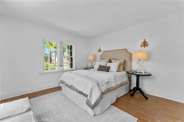 1106 S Victoria Avenue, Los Angeles, CA 90019