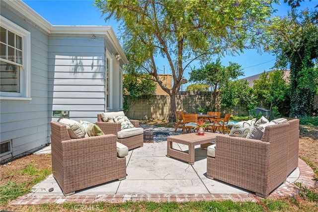 1106 S Victoria Avenue, Los Angeles, CA 90019