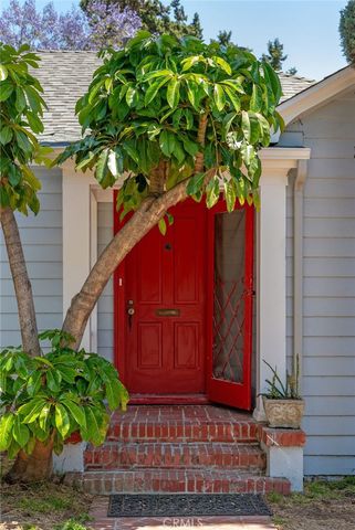 1106 S Victoria Avenue, Los Angeles, CA 90019