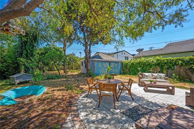 1106 S Victoria Avenue, Los Angeles, CA 90019