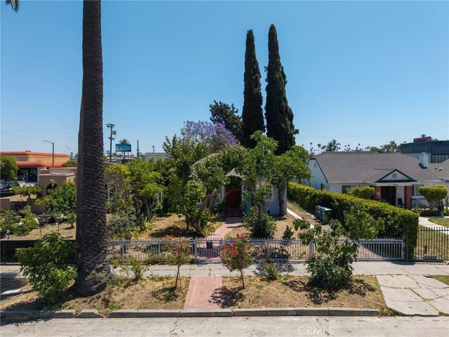 1106 S Victoria Avenue, Los Angeles, CA 90019