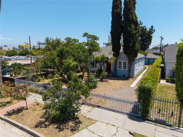 1106 S Victoria Avenue, Los Angeles, CA 90019