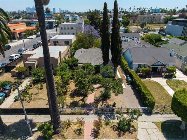 1106 S Victoria Avenue, Los Angeles, CA 90019