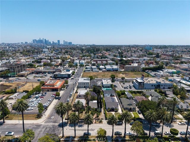 1106 S Victoria Avenue, Los Angeles, CA 90019