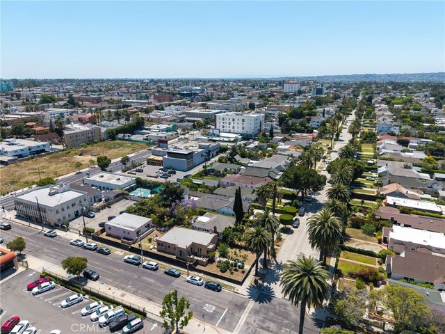 1106 S Victoria Avenue, Los Angeles, CA 90019