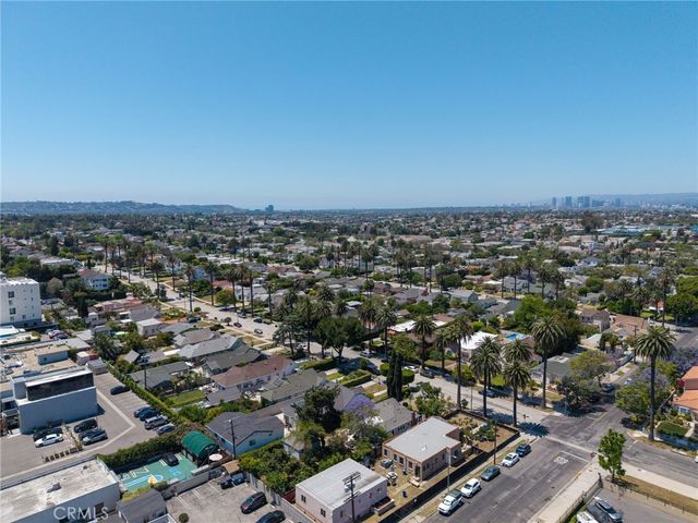 1106 S Victoria Avenue, Los Angeles, CA 90019