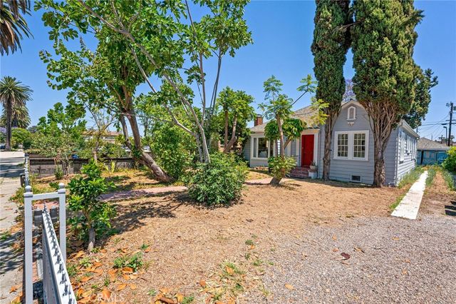 1106 S Victoria Avenue, Los Angeles, CA 90019