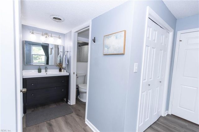 100 Burnt Bridge Way Apt E, Yorktown, VA 23692