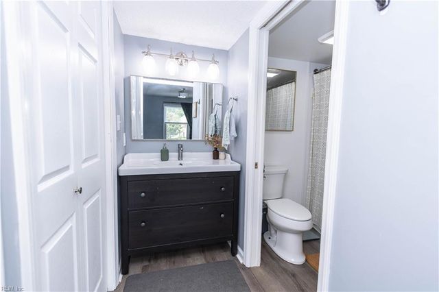 100 Burnt Bridge Way Apt E, Yorktown, VA 23692
