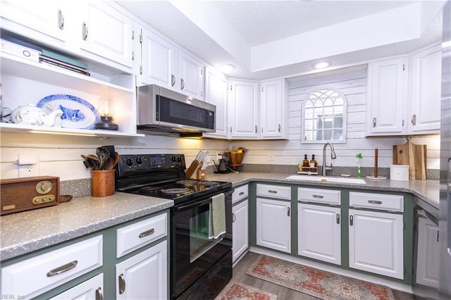 100 Burnt Bridge Way Apt E, Yorktown, VA 23692