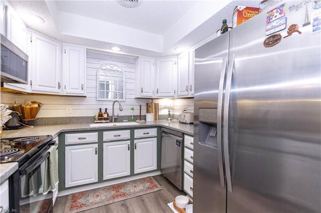 100 Burnt Bridge Way Apt E, Yorktown, VA 23692