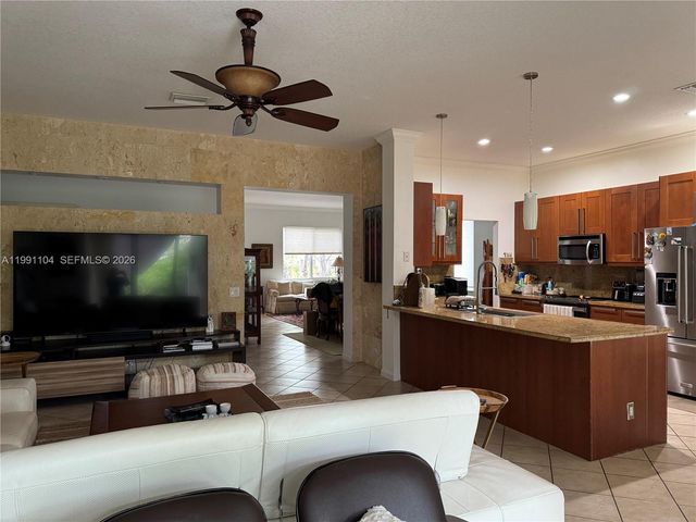 1137 Croton Ct, Weston, FL 33327