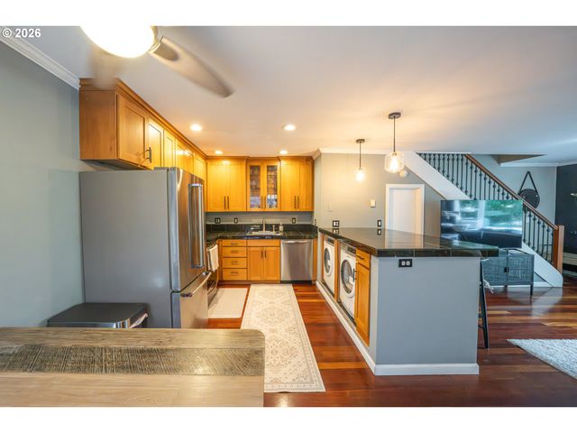 2136 Se HAWTHORNE Blvd 10, Portland, OR 97214