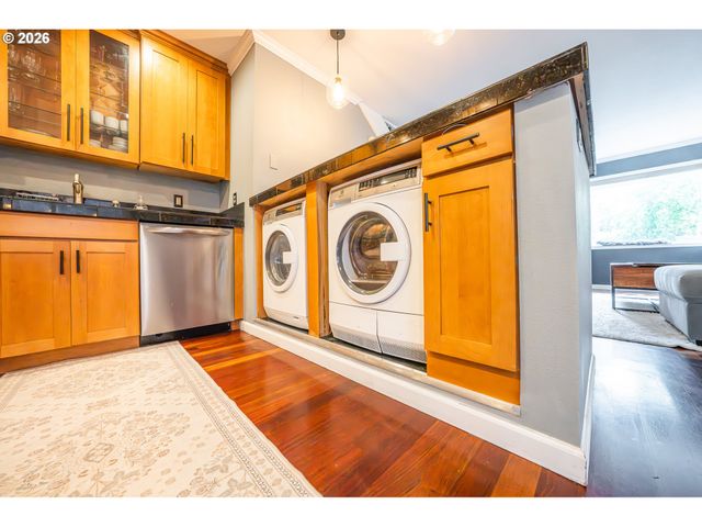 2136 Se HAWTHORNE Blvd 10, Portland, OR 97214