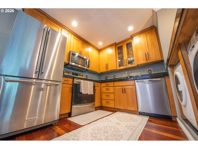 2136 Se HAWTHORNE Blvd 10, Portland, OR 97214