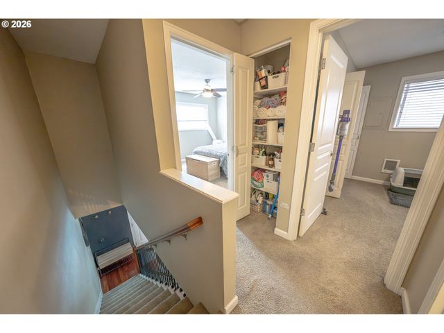 2136 Se HAWTHORNE Blvd 10, Portland, OR 97214