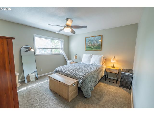 2136 Se HAWTHORNE Blvd 10, Portland, OR 97214