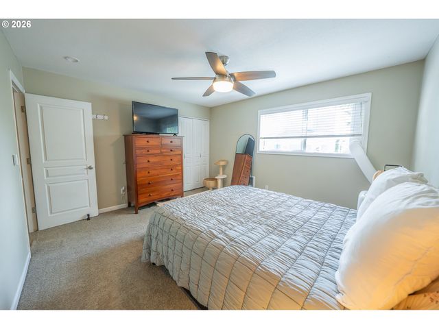2136 Se HAWTHORNE Blvd 10, Portland, OR 97214