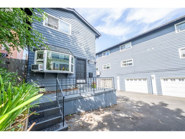 2136 Se HAWTHORNE Blvd 10, Portland, OR 97214