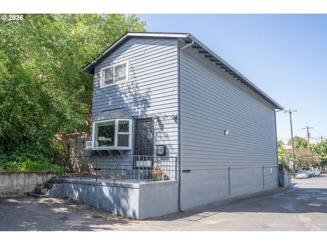 2136 Se HAWTHORNE Blvd 10, Portland, OR 97214