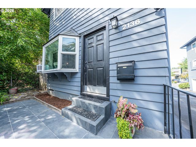 2136 Se HAWTHORNE Blvd 10, Portland, OR 97214