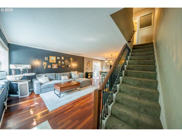 2136 Se HAWTHORNE Blvd 10, Portland, OR 97214