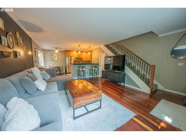 2136 Se HAWTHORNE Blvd 10, Portland, OR 97214