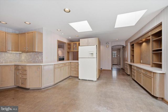 2739 STONY CREEK RD, Broomall, PA 19008