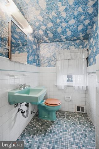 2739 STONY CREEK RD, Broomall, PA 19008