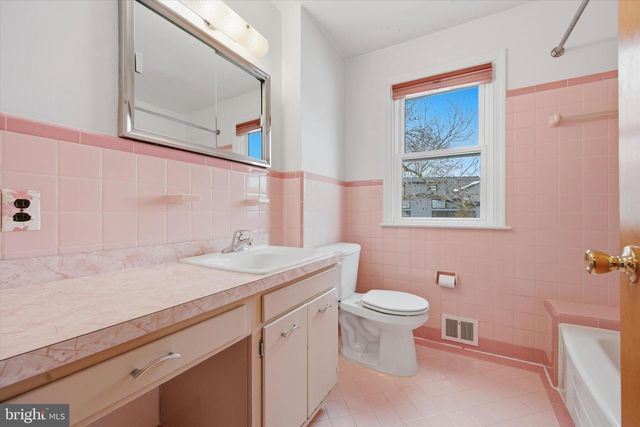 2739 STONY CREEK RD, Broomall, PA 19008