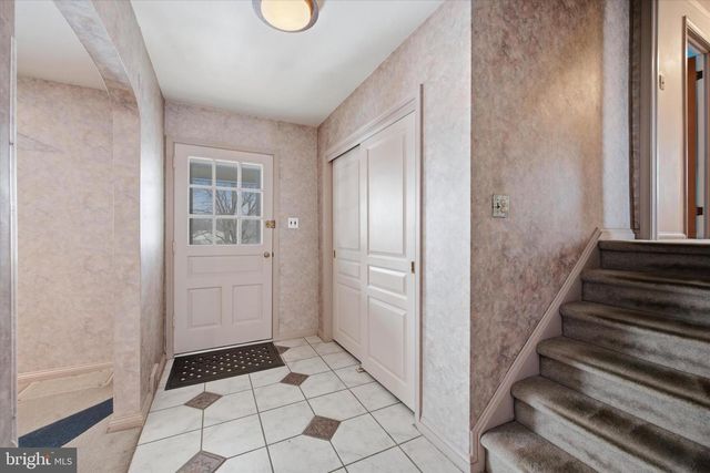 2739 STONY CREEK RD, Broomall, PA 19008