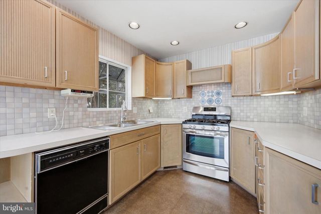 2739 STONY CREEK RD, Broomall, PA 19008