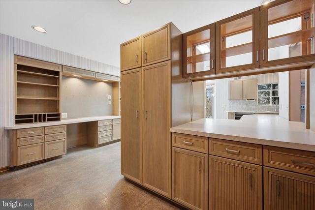 2739 STONY CREEK RD, Broomall, PA 19008