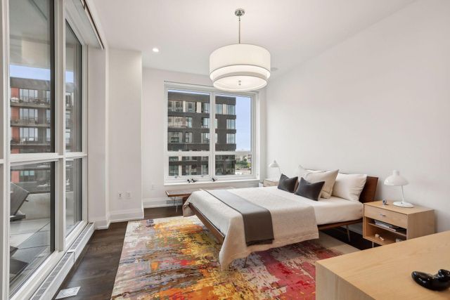 1111 W River Parkway 12E, Minneapolis, MN 55415