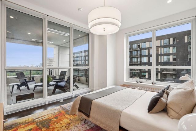 1111 W River Parkway 12E, Minneapolis, MN 55415