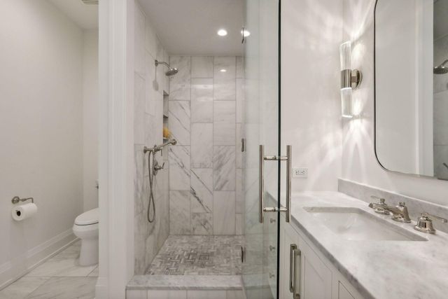 1111 W River Parkway 12E, Minneapolis, MN 55415