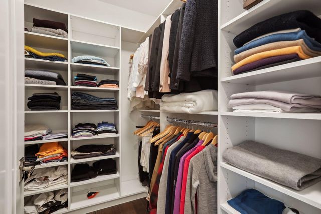 1111 W River Parkway 12E, Minneapolis, MN 55415