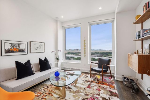 1111 W River Parkway 12E, Minneapolis, MN 55415