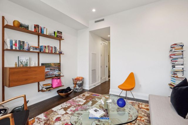 1111 W River Parkway 12E, Minneapolis, MN 55415