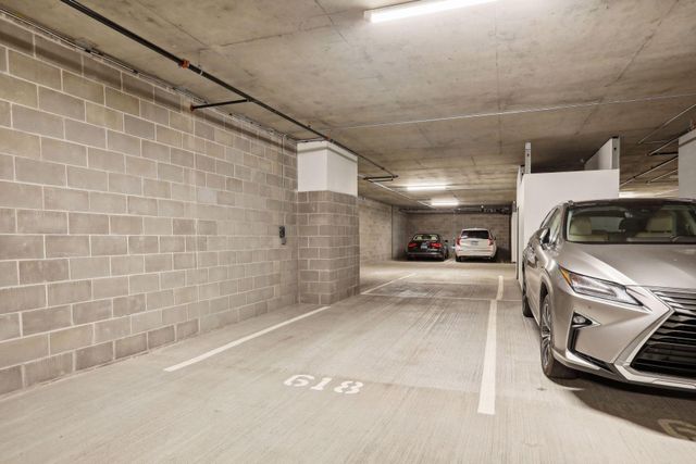 1111 W River Parkway 12E, Minneapolis, MN 55415