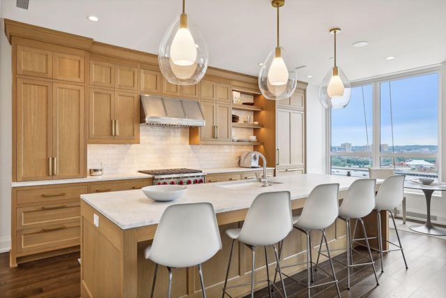 1111 W River Parkway 12E, Minneapolis, MN 55415