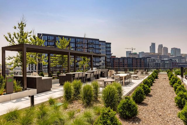 1111 W River Parkway 12E, Minneapolis, MN 55415