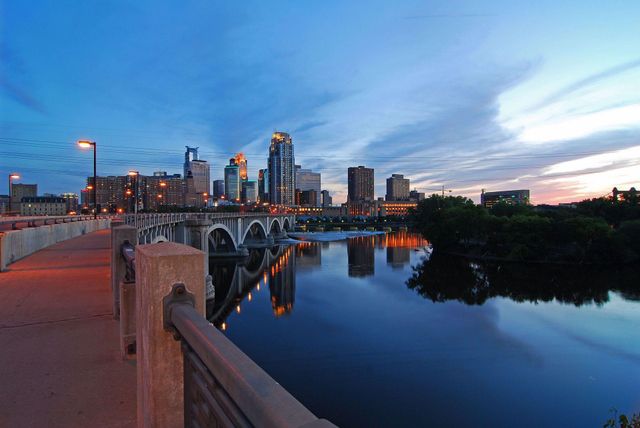 1111 W River Parkway 12E, Minneapolis, MN 55415