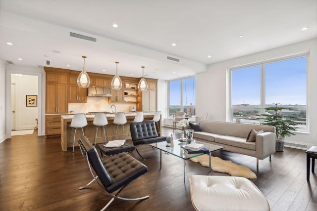 1111 W River Parkway 12E, Minneapolis, MN 55415